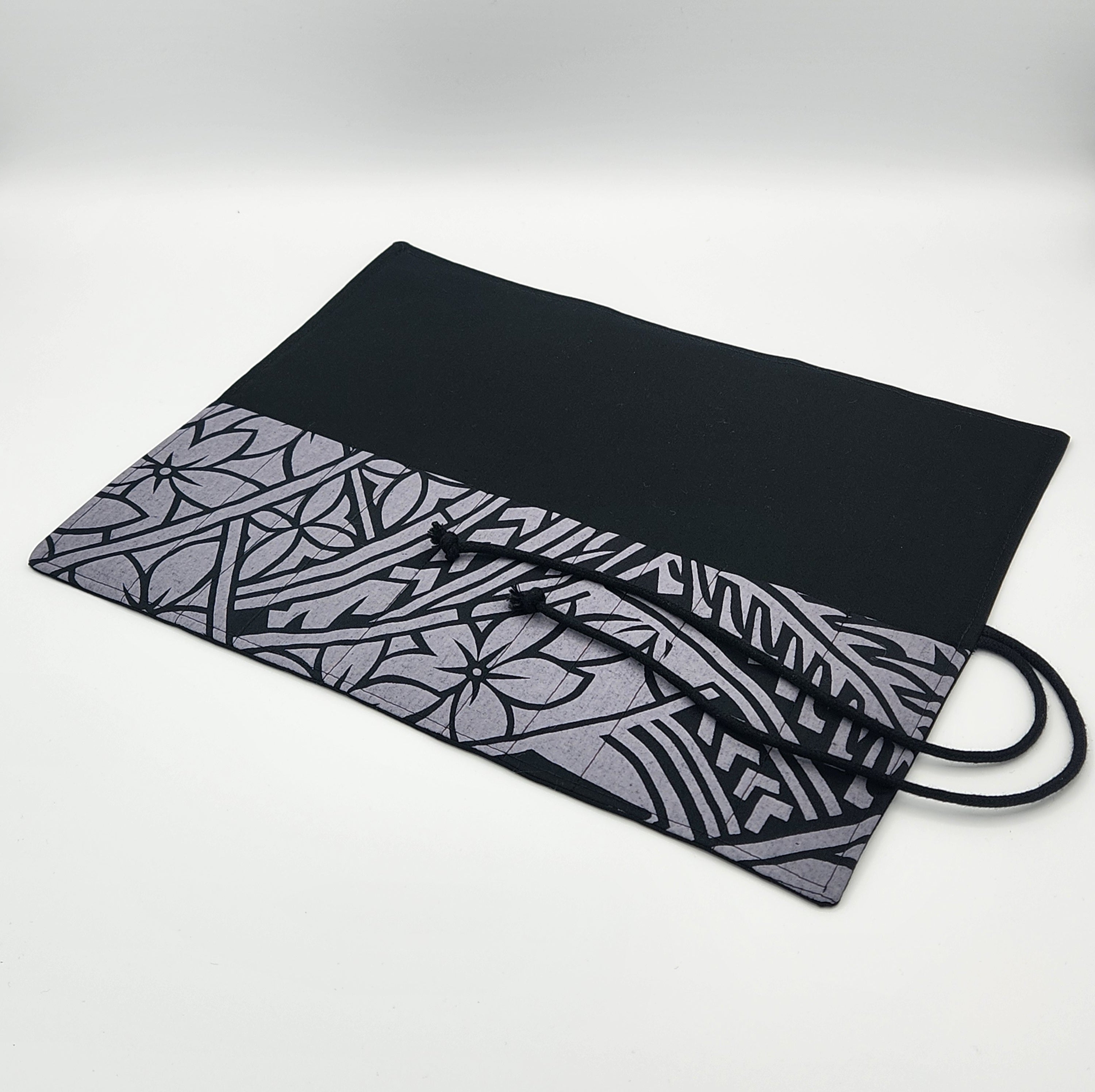 Rollable Brush Holder - Black/Grey Plumeria